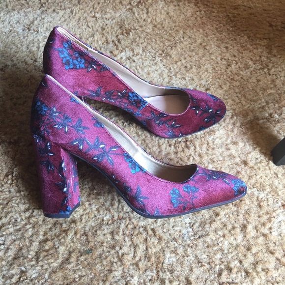 libby. edelman Shoes - Host Pick new no box Libby Edelman velvet heels